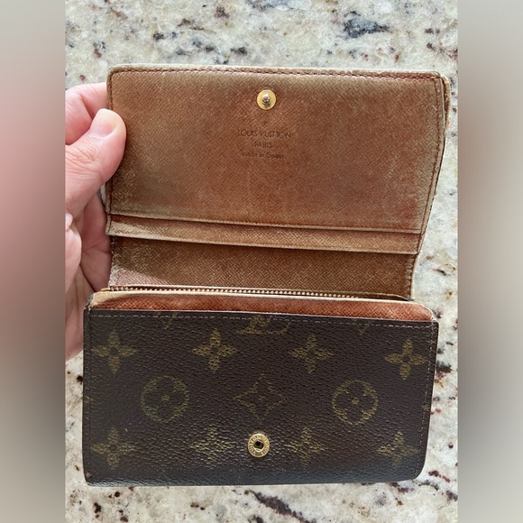 Louis Vuitton Wallet - Picture 9 of 9